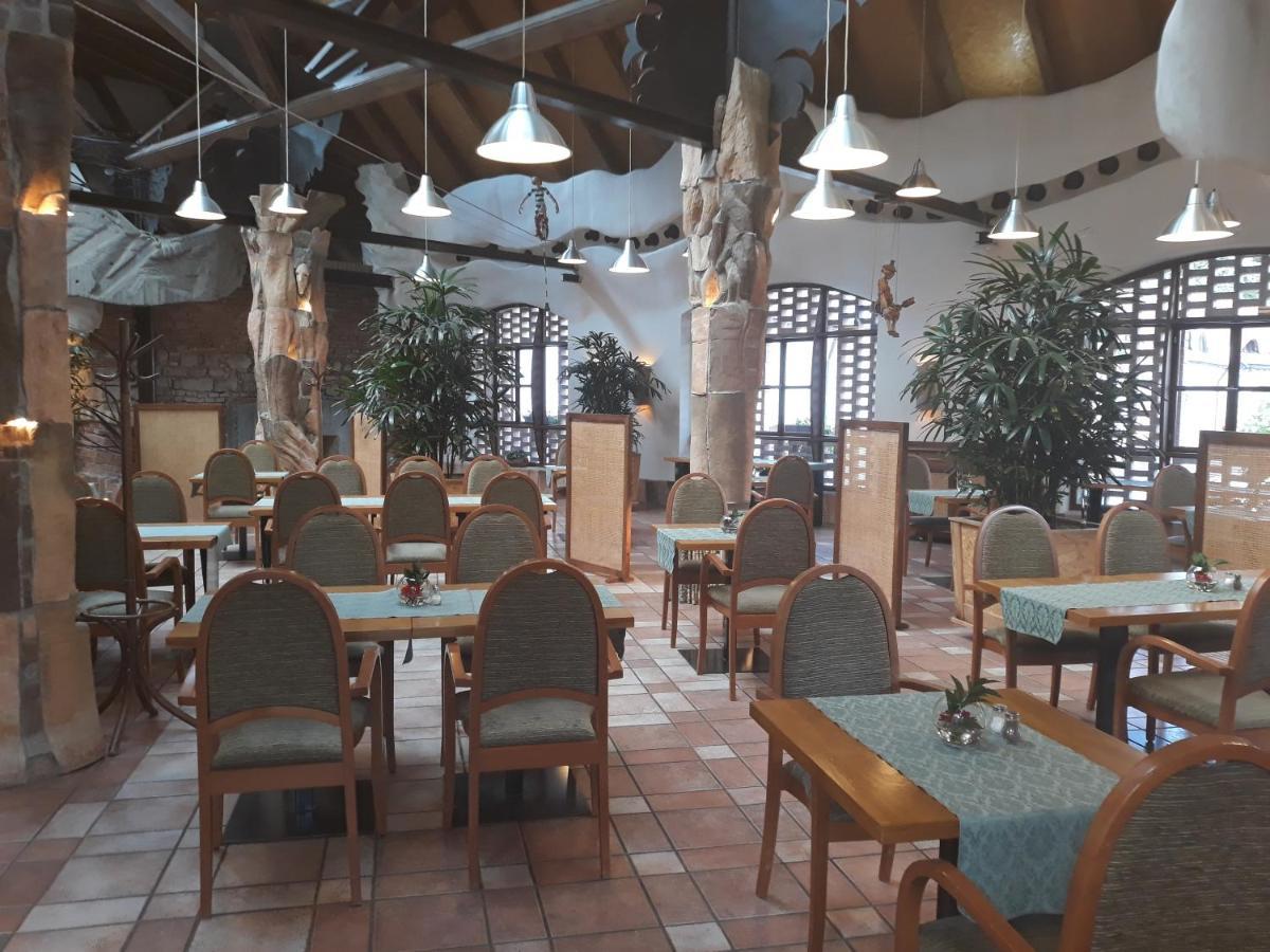 Hotel Zamek Stirin ヴェルケー・ポポヴィツェ エクステリア 写真