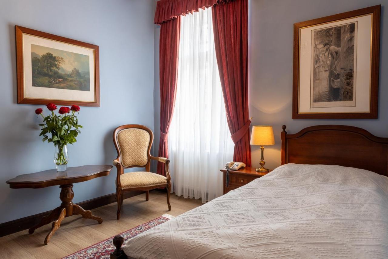 Hotel Zamek Stirin ヴェルケー・ポポヴィツェ エクステリア 写真