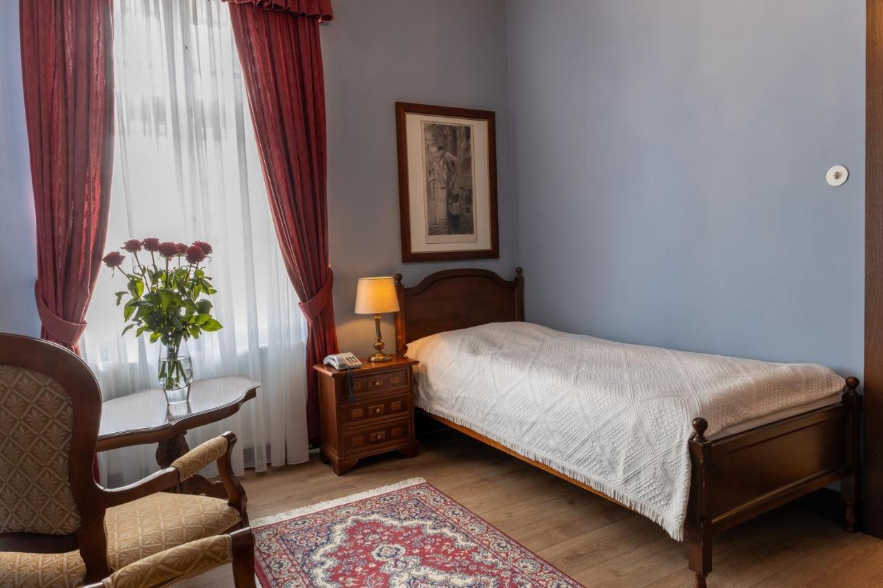 Hotel Zamek Stirin ヴェルケー・ポポヴィツェ エクステリア 写真