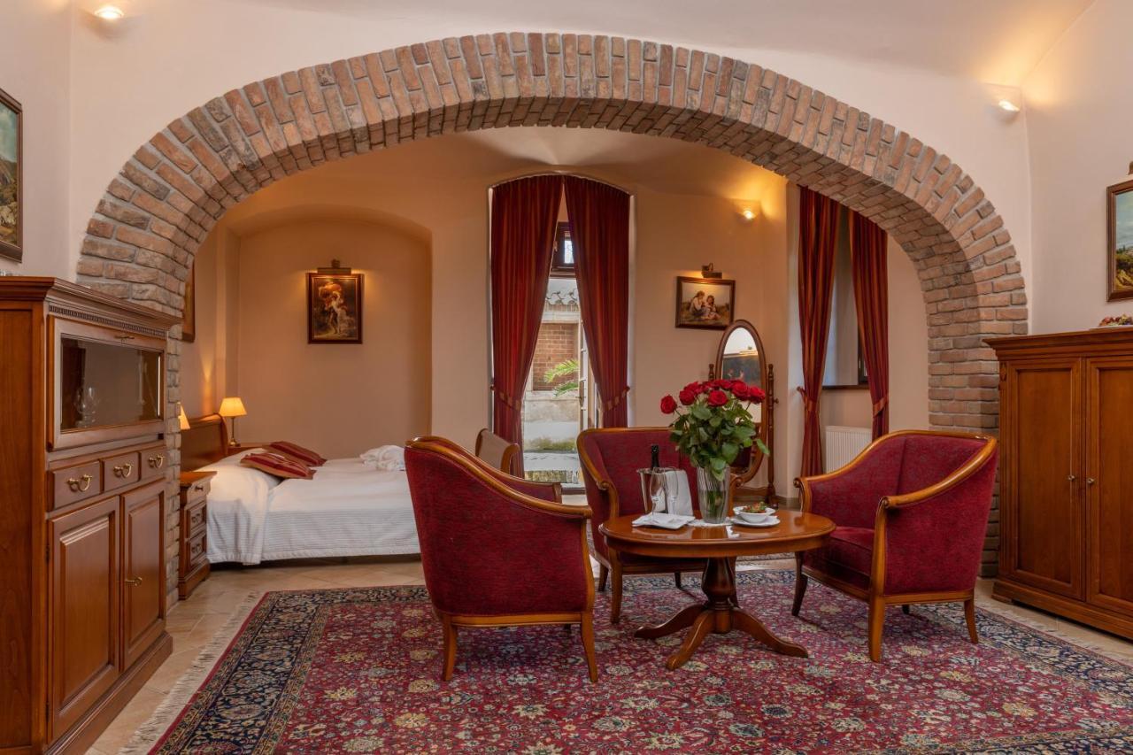 Hotel Zamek Stirin ヴェルケー・ポポヴィツェ エクステリア 写真