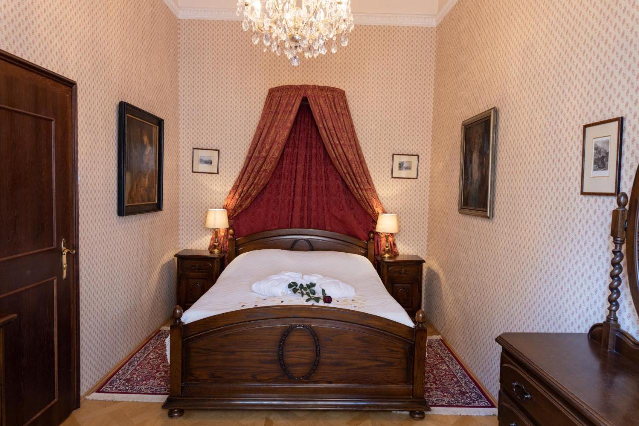 Hotel Zamek Stirin ヴェルケー・ポポヴィツェ エクステリア 写真