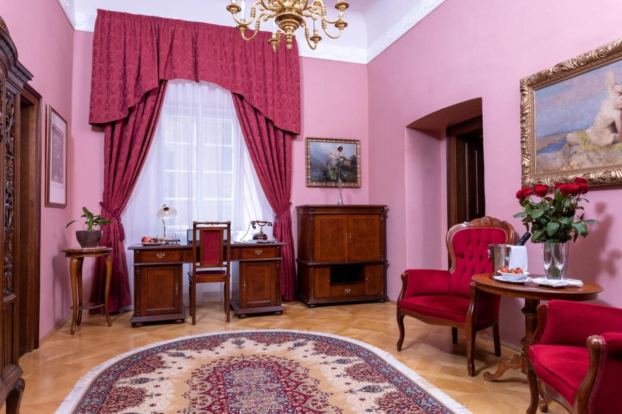 Hotel Zamek Stirin ヴェルケー・ポポヴィツェ エクステリア 写真