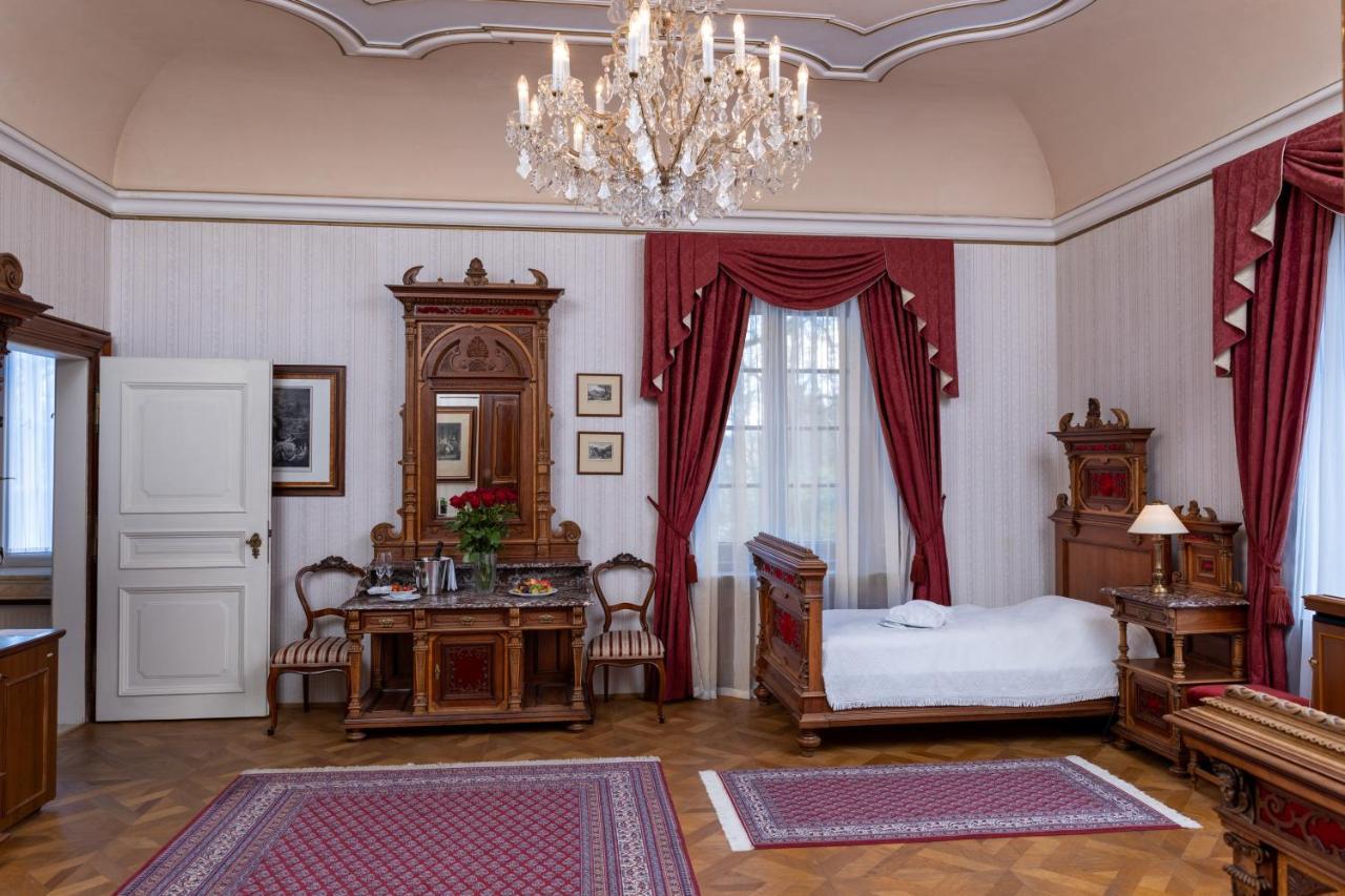 Hotel Zamek Stirin ヴェルケー・ポポヴィツェ エクステリア 写真