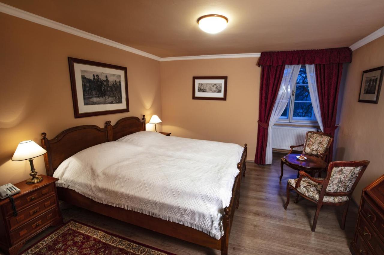 Hotel Zamek Stirin ヴェルケー・ポポヴィツェ エクステリア 写真