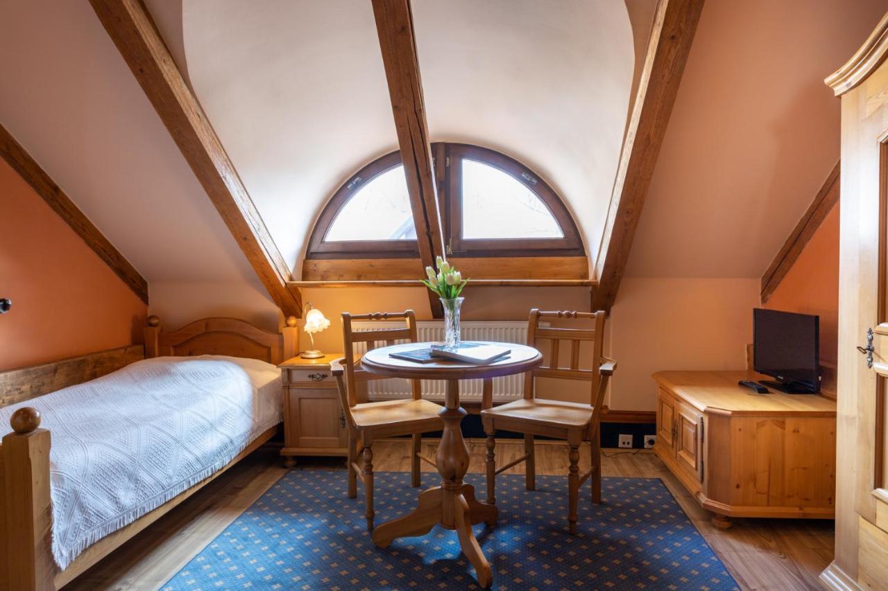 Hotel Zamek Stirin ヴェルケー・ポポヴィツェ エクステリア 写真