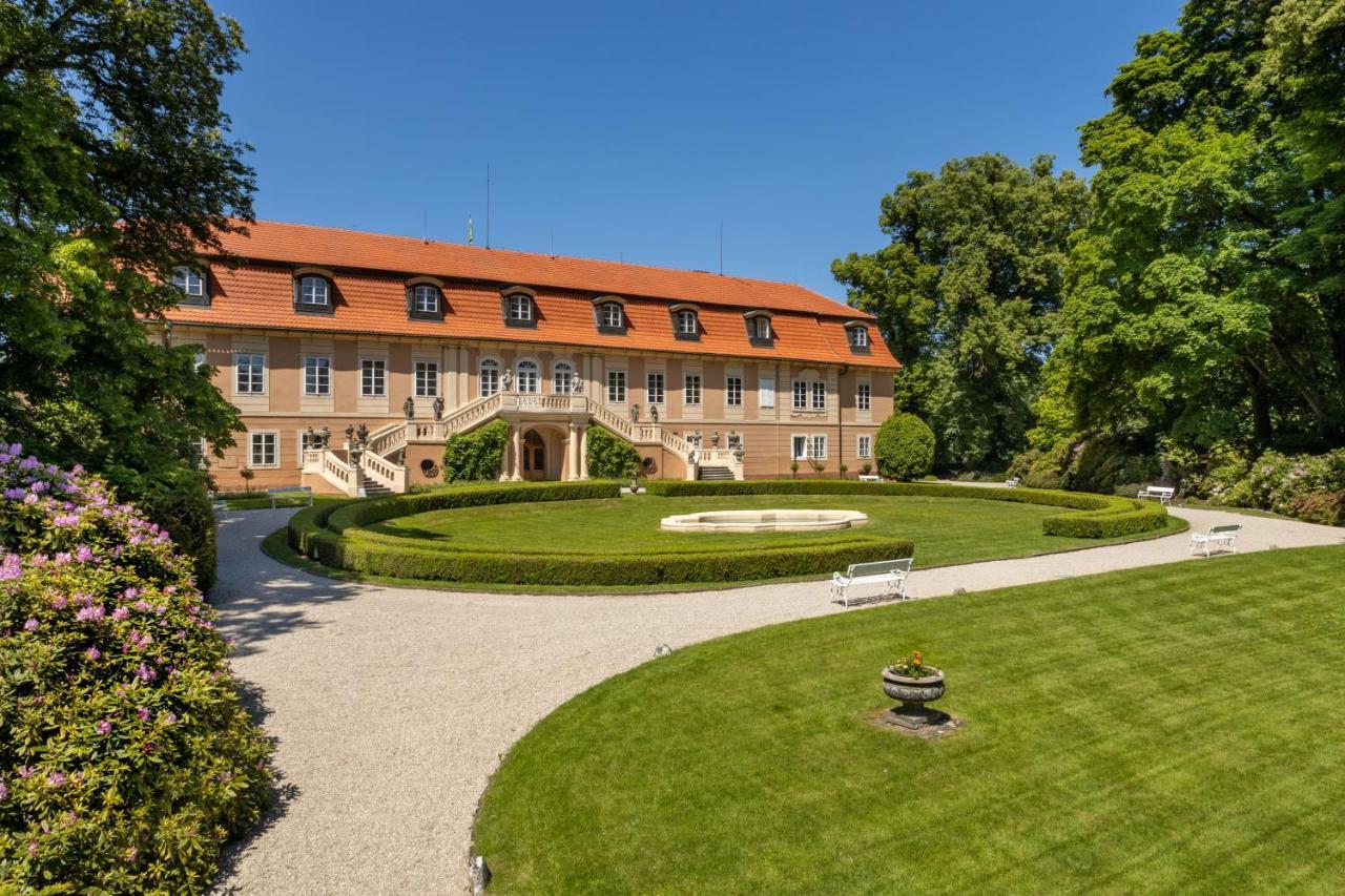 Hotel Zamek Stirin ヴェルケー・ポポヴィツェ エクステリア 写真