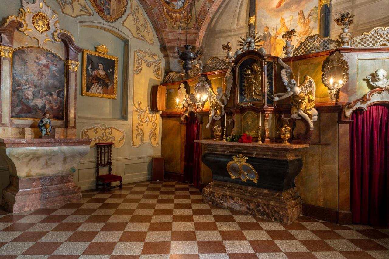 Hotel Zamek Stirin ヴェルケー・ポポヴィツェ エクステリア 写真