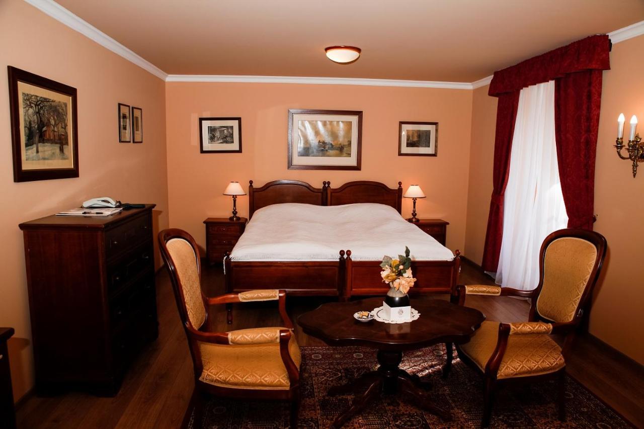 Hotel Zamek Stirin ヴェルケー・ポポヴィツェ エクステリア 写真
