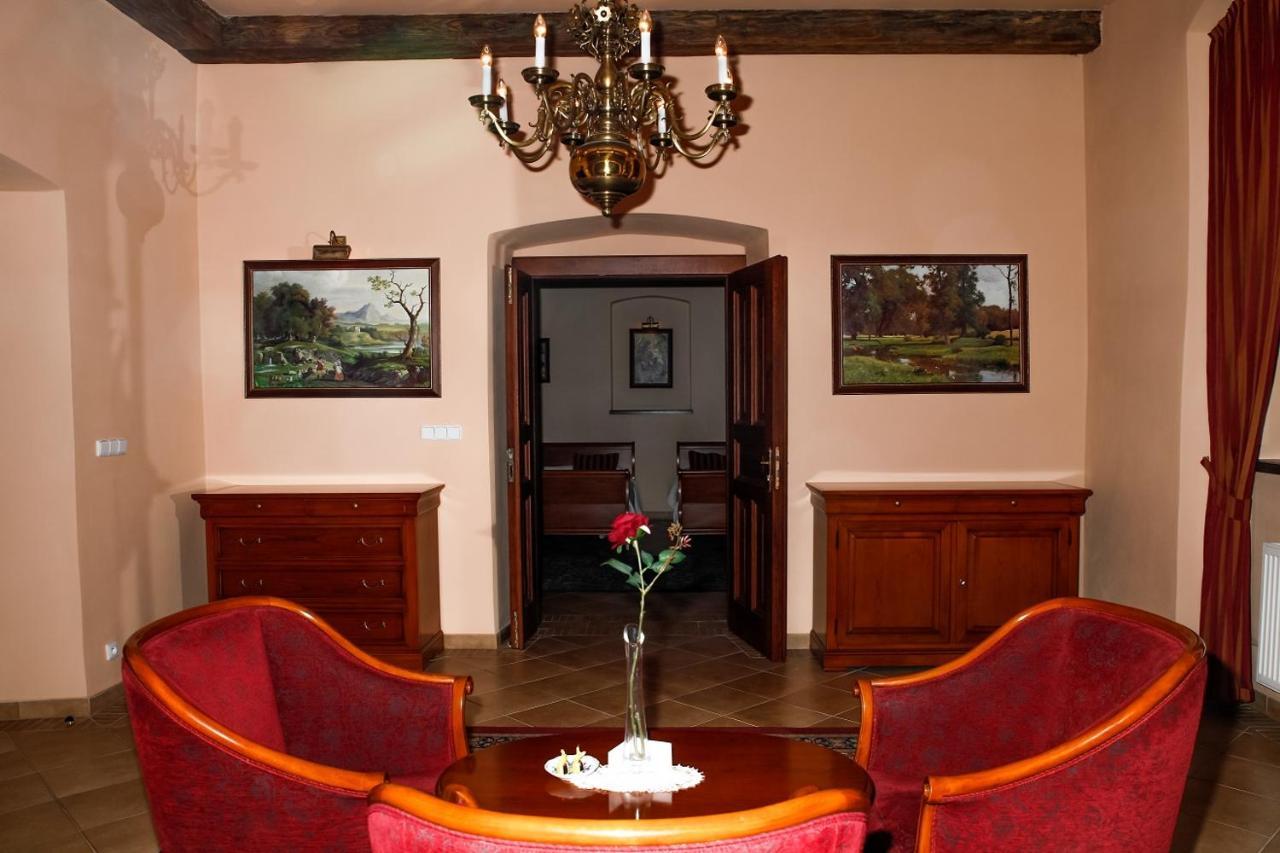Hotel Zamek Stirin ヴェルケー・ポポヴィツェ エクステリア 写真