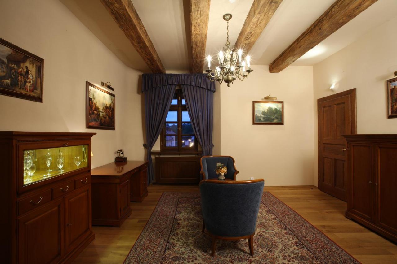 Hotel Zamek Stirin ヴェルケー・ポポヴィツェ エクステリア 写真