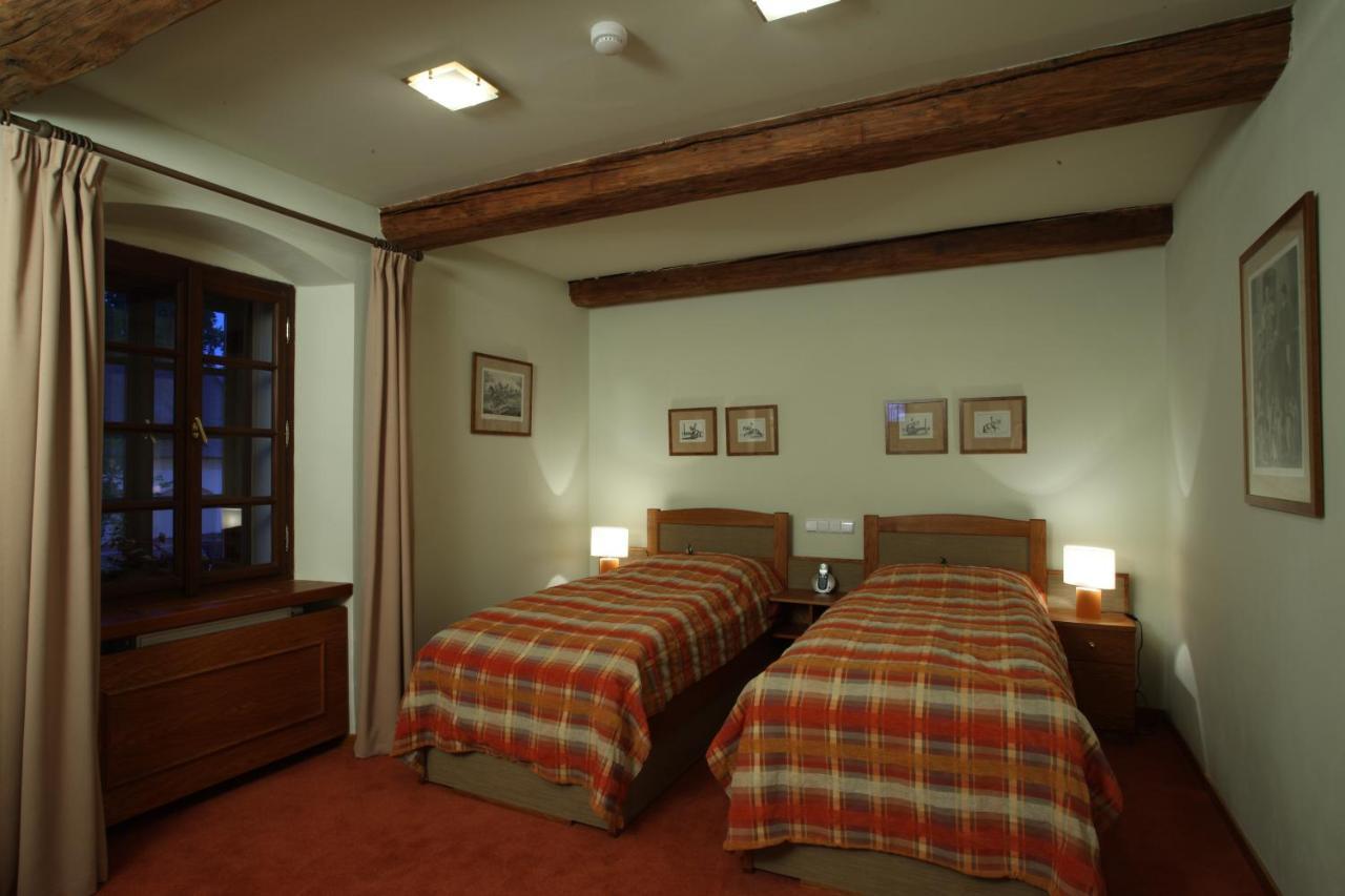 Hotel Zamek Stirin ヴェルケー・ポポヴィツェ エクステリア 写真