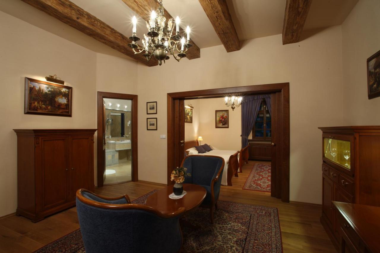 Hotel Zamek Stirin ヴェルケー・ポポヴィツェ エクステリア 写真